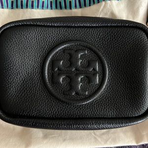 Women’s leather cross body or clutch. Mint condition